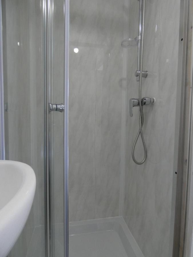 Bridge Street En Suite Rooms Мертир-Тидвилл Экстерьер фото